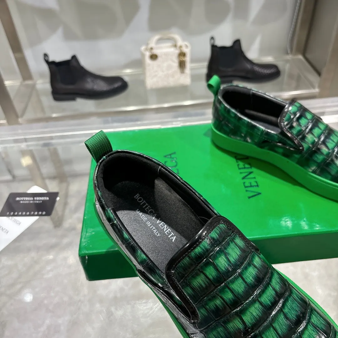 [BV] Top P: 720💰 Couple style, Size: Female 35-39, Male 39--44 (Female 40. Male 38. 45, non-refundable) Bottega Veneta 2025 new model, the highest version in the counter, Bottega Veneta counter synchronization style! Round toe braided slip-on shoes! Imported cowhide leather surface, original molded outsole! 1:1 replica! !
